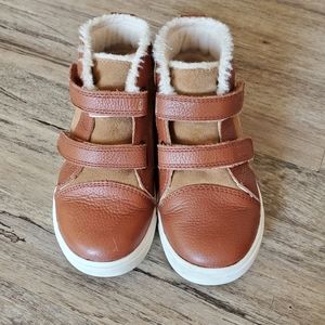 UGG Rennon, High Top Sneaker in Toddler size 9